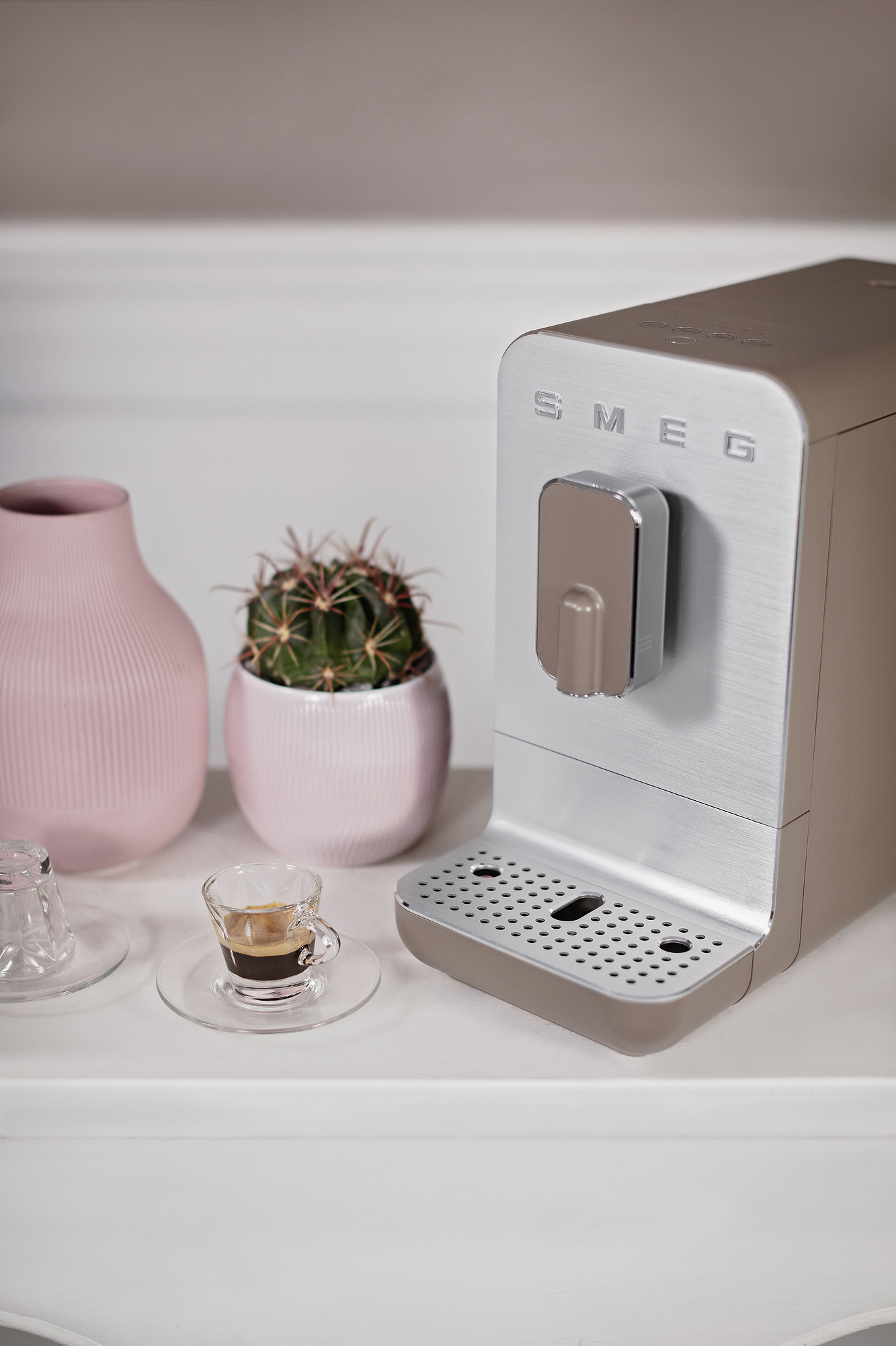 SMEG Kaffeevollautomat Classic Taupe Matt