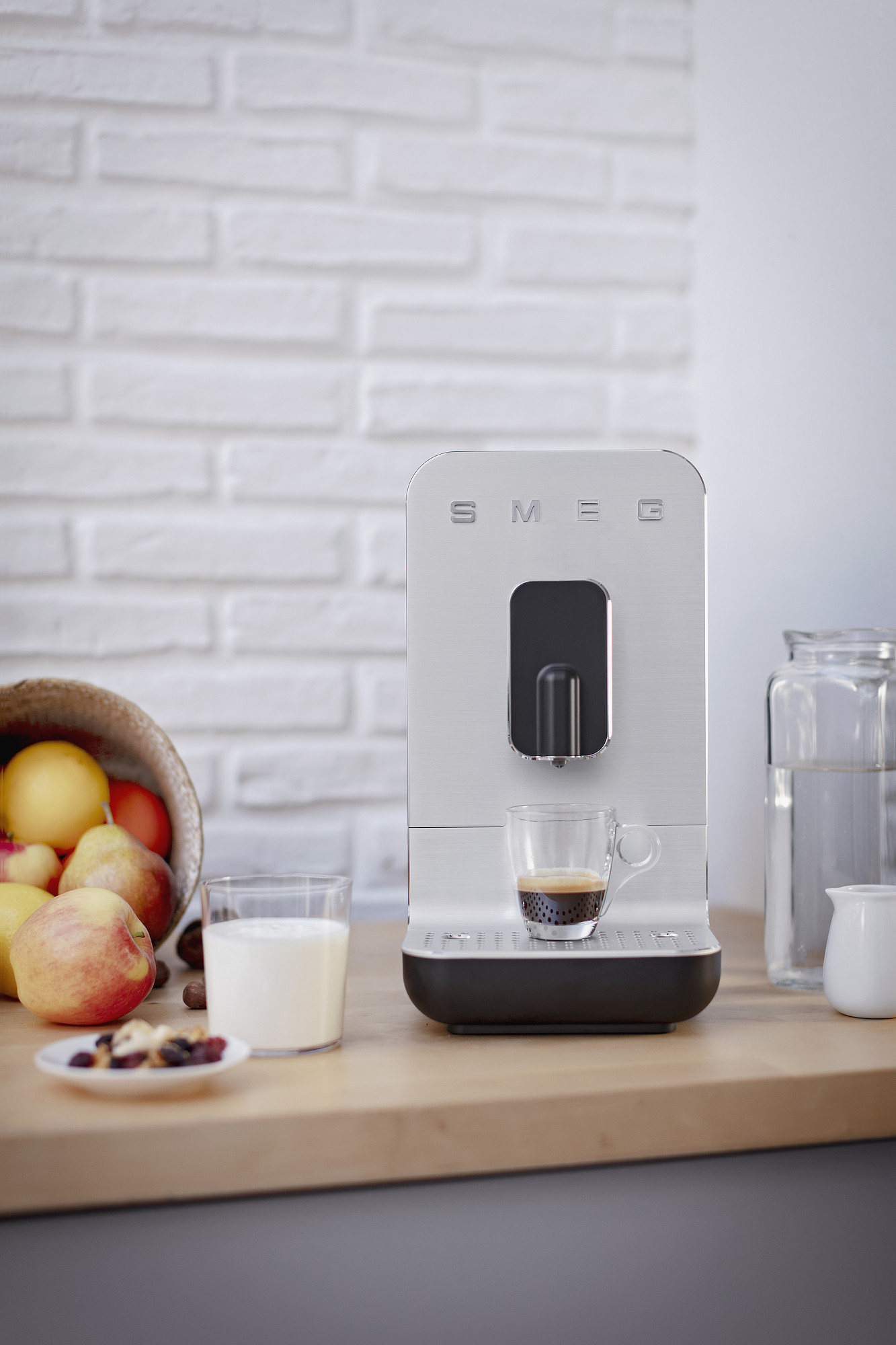 SMEG Kaffeevollautomat Classic Schwarz Matt