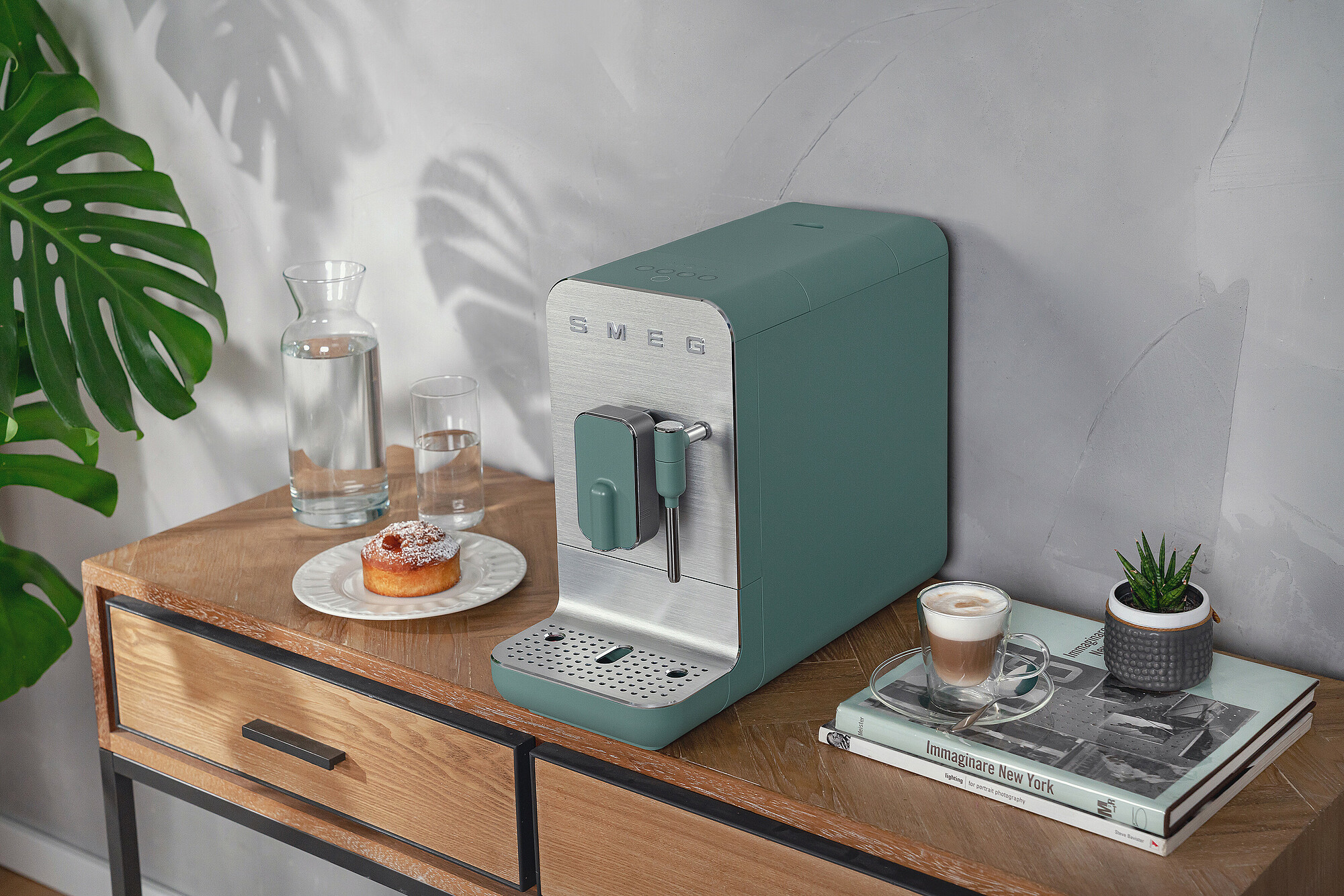 SMEG Kaffeevollautomat mit Dampffunktion Emerald Green